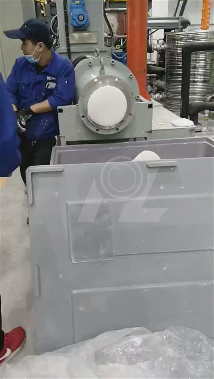 2，上料，捏合精煉